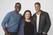 (2. Staffel) - Die Zwillinge Kevin (Justin Hartley, r.) und Kate (Chrissy Metz, M.) und ihr Adoptivbruder Randall (Sterling K. Brown, l.) wurden am gleichen Tag geboren, doch haben sie sich zu grundverschieden Persönlichkeiten entwickelt ...