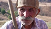Onkel Munzur Öz ist mit seinen über 80 Jahren immer noch täglich mit dem Vieh auf der Weide.