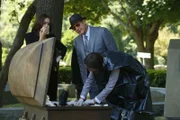 (v.l.): Elizabeth Keen (Megan Boone), Raymond 'Red' Reddington (James Spader) und Kaplan (Susan Blommaert)