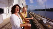 Eva Astfalk und Bettina Rohn an Bord der Artania.