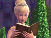 Barbie ist Alexa, eine heranwachsende Prinzessin, die es mit ihren königlichen Pflichten nicht so genau nimmt. Denn anstatt am Hofe zu flanieren, zieht sie es vor, ihre Zeit mit Lesen zu verbringen.