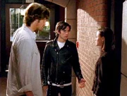 Während in Stars Hollow eine Kostümhochzeit bevorsteht, wartet auf Dean (Jared Padalecki, l.), Jess (Milo Ventimiglia, M.) und Rory (Alexis Bledel, r.) ein Wechselbad der Gefühle ...