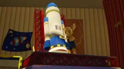 Jo ist begeistert. Mit der neuen Spielzeugrakete wird er der erste Mäuse-Astronaut, der zum Mond fliegt.
