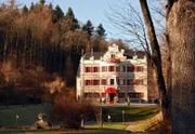 Der Fürstenhof, ein fiktives oberbayerisches Luxushotel, ist Schauplatz der erfolgreichsten Telenovela im deutschen Fernsehen.