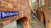Die Böttcherstraße ist neben den "Stadtmusikanten" und dem "Schnoor" Bremens Hauptattraktion für Touristen.