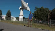 Astronom Shep Doeleman vor dem Haystack Observatory.