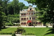 Der Fürstenhof, ein fiktives oberbayerisches Luxushotel, ist Schauplatz der erfolgreichsten Telenovela im deutschen Fernsehen.