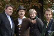 Die Lansinger hoffen, dass der "Bierstreit" bald beigelegt wird. Von links: Pfarrer Neuner (Peter Rappenglück), Bürgermeister Schattenhofer (Werner Rom), Xaver (Michael Schreiner) und Polizist Anderl (Florian Fischer).