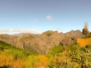 Der Ursprung Madeiras geht auf einen Vulkanausbruch zurück. Daher ist das Inselinnere schroff und bergig.