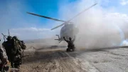 Ausgerüstet mit Helikoptern, Drohnen und Robotern, kämpfen mehr als 200 000 Soldaten einer internationalen Allianz in Afghanistan.