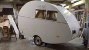 Das "Dübener Ei" ist einer der kleinsten Wohnwagen der Welt.