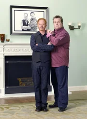 Mitchell (Jesse Tyler Ferguson, li.) und Cameron (Eric Stonestreet)