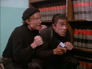 Murdock (Dwight Schultz, li.) und Dishpan (Eddie Velez) versuchen ihre Freunde zu retten...