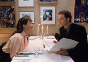 Bei einem romantischen Abendessen sprüht Luise (Mariele Millowitsch) förmlich vor Leidenschaft über. Dr. Schmidt (Walter Sittler) ahnt nicht, was er mit seinem Charme für Gefühle bei Luise auslöst.