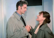 Nikolas Schwester Luise (Mariele Millowitsch in einer Doppelrolle), die gerade von ihrem Freund verlassen worden ist, lernt Dr. Schmidt (Walter Sittler) kennen und erliegt sofort seinem Charme.