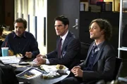 Special Agent David Rossi (Joe Mantegna)(l.), Special Agent Aaron Hotchner (Thomas Gibson), Dr. Spencer Reid (Matthew Gray Gubler)(r.)