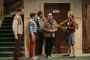 (v.l.n.r.) Sheldon Cooper (Jim Parsons); Howard Wolowitz (Simon Helberg); Rajesh Koothrappali (Kunal Nayyar); Leonard Hofstadter (Johnny Galecki); Penny (Kaley Cuoco)