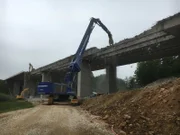 Hitachi ZX870XXL Demolition beim Abriss der Geigerhaidtalbrücke.