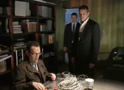 (v.l.): Finch (Michael Emerson), Agent Alan Fahey (Luke MacFarlane) und Reese (Jim Caviezel)