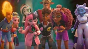 Das Leben der menschlichen Clawdeen (2. v. re.) wird völlig auf den Kopf gestellt, als sie die Monster High entdeckt. Eine Schule, auf der alles möglich ist.