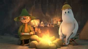 Snufkin (l.) und Mumintroll (r.) genießen am Feuer ihren Abend in den einsamen Bergen.