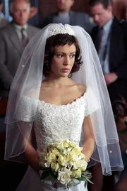 Phoebe (Alyssa Milano) ist im Heiratsstress: Die Hochzeit soll der schönste Tag ihres Lebens werden und keinesfalls durch dramatische Zwischenfälle getrübt werden.