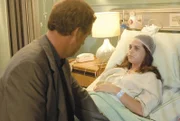Alle Diagnosen des Teams waren falsch, aber Dr. House (Hugh Laurie) findet heraus, was mit seiner jungen Patientin Addie (Lyndsy Fonseca) wirklich los ist.
