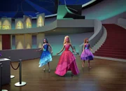 Auf einem festlichen Ball müssen Renée, Barbie und Teresa (v.l.) die Diebin ausfindig machen und stoppen.