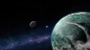 Die frühe Erde wird von zwei Monden umkreist, einem großen und einem kleinen.