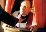 Monsignore Anselmo (Michael Mendl).