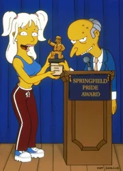 Britney Spears (l.) überreicht Mr. Burns (r.) einen Ehrenpreis der Stadt Springfield.