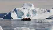 Märchenwelt aus Eis: Ausflug ins Eis der Disko Bay in West-Grönland.