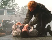 Horatio (David Caruso) ist am Boden zerstört: Sein Kollege Tim (Rory Cochrane) ist bei einem Überfall erschossen worden.