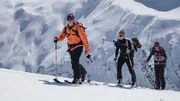 Victoria Rebensburg (m.) und die Profifreeriderinnen Sabine Schipflinger (r.) und Sandra Lahnsteiner (l.) wagen eine hochwinterliche Skidurchquerung des Salzburgerlandes