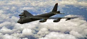 Der Stratosphärenbomber gehört zu den ältesten aktiven Kampfflugzeugen der Welt. Seit Juni 1955 ist die B-52 bereits für die US-Luftwaffe im Einsatz.