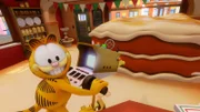 Squeak weist Garfield auf unheimliche Strahlen hin, die aus dem Nachbarhaus kommen. Garfield macht sich sofort auf den Weg, um hinter das Geheimnis seiner Schrumpfung zu kommen.