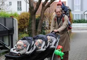 Als Babysitter für 4 Kleinkinder hatte Jakob (Günther Maria Halmer) sich sein Leben im Ruhestand nicht vorgestellt.
