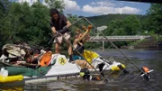 Noah taucht mit seinen Freunden seit zwei Jahren in der Lahn und sie haben bereits über 5 Tonnen Schrott und viel Kurioses aus dem Fluss geholt.