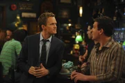 Gestehen Ted die Wahrheit: Marshall (Jason Segel, r.) und Barney (Neil Patrick Harris, l.) ...