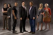 (3. Staffel) - Ein starkes Team, das jeden Serientäter zur Strecke bringt: (v.l.n.r.) Special Agent Dr. Spencer Reid (Matthew Gray Gubler), Emily Prentiss (Paget Brewster), Special Agent Derek Morgan (Shemar Moore), Special Agent Aaron Hotchner (Thomas Gibson), Supervisory Special Agent David Rossi (Joe Mantegna), Jennifer 'JJ' Jareau (AJ Cook) und Penelope Garcia (Kirsten Vangsness) ...