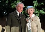 Colonel Protheroe (Derek Jacobi, l.); Miss Marple (Geraldine McEwan, r.)