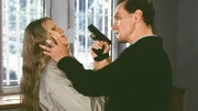 Nachdem Blondie (Victoria Madincea) ihn brüsk zurück gewiesen hat, beschließt Gitting (Karl-Heinz von Liebezeit) sich und seine große Liebe zu töten.