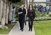 Die Detectives Mac Taylor (Gary Sinise) und Stella Bonasera (Melina Kanakaredes) rollen einen alten Fall wieder auf.
