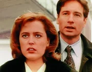 Scully (Gillian Anderson, l.) und Mulder (David Duchovny, r.)