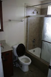 Nicht schön anzuschauen: das Badezimmer in Long Beach, Kalifornien...