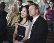 Freuen sich für Callie und Arizona: Cristina (Sandra Oh, l.) und Owen (Kevin McKidd, r.) ...