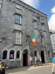 Die junge und fröhliche Stadt Galway im Westen Irlands.