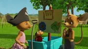 Wo ist nur der Piratenschatz? Naya, Ludwig und Jo rätseln, was die merkwürdigen Zeichen auf ihrer Schatzkarte bedeuten.