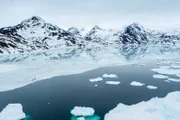 Das Filmteam auf der Suche nach den mysteriösen Eishaien in Grönland.