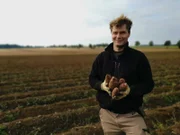 Süßkartoffel in Deutschland anzubauen ist risikoreich. Landwirt Sönke Strampe wagt es trotzdem.